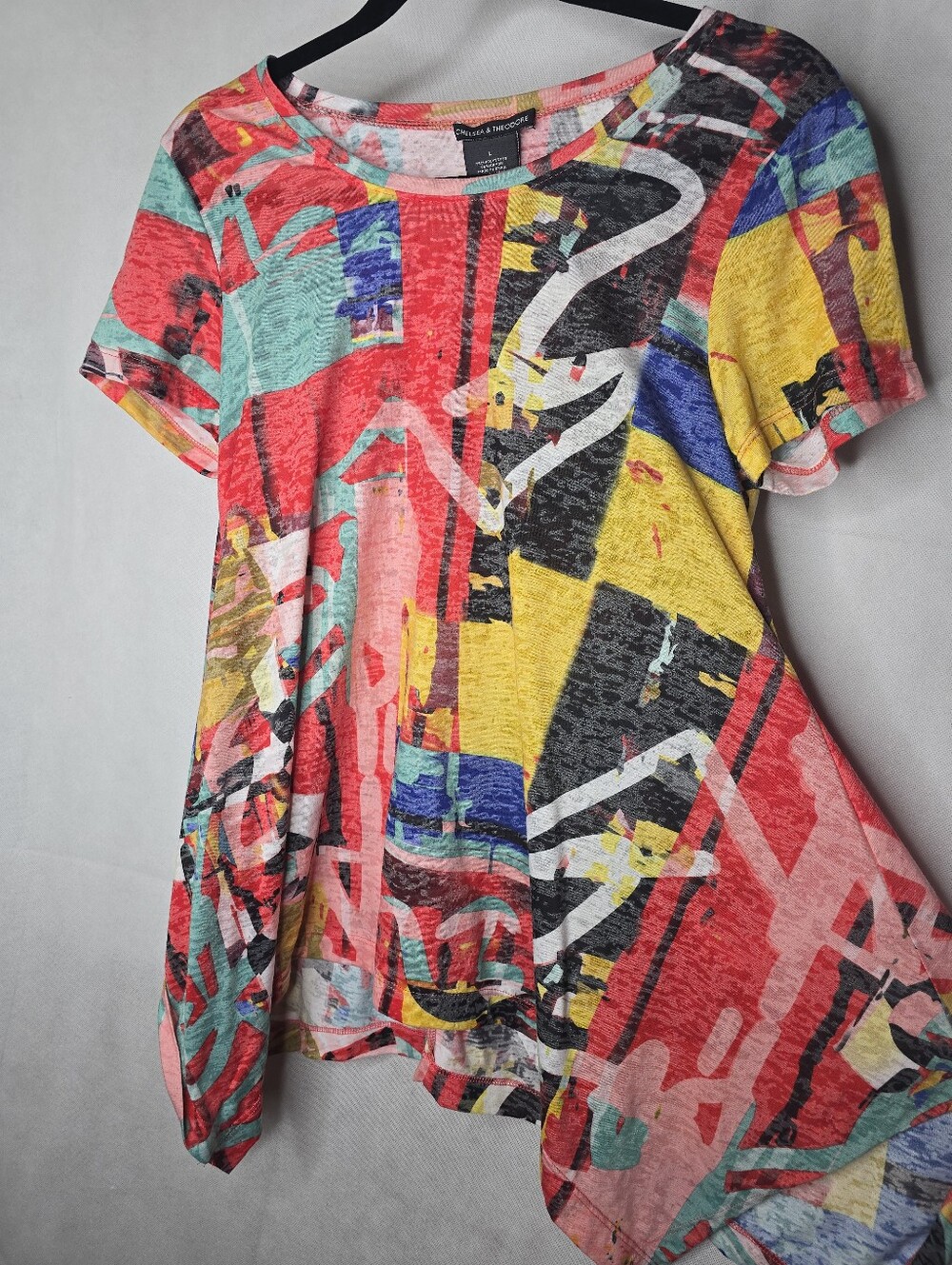 Chelsea & Theodore Tunic Top Red Multicolor Abstract Graffiti Art Hanky Hem L